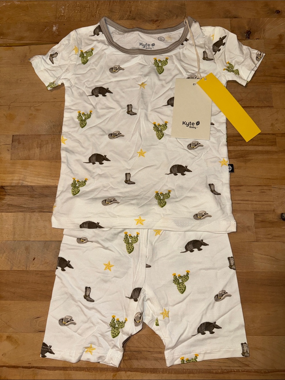 Kyte BABY White Cactus & Armadillo Short-Sleeve Pajama Set